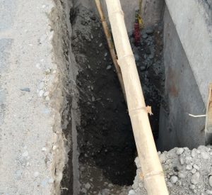Lubang Besar Kembali Muncul Di Jembatan Sungailung Kota Langsa.