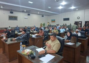 Rapat Dengar Pendapat DPRK Langsa bersama Pedagang Buah dan Dinas Terkait : Kondusif dan Dinamis